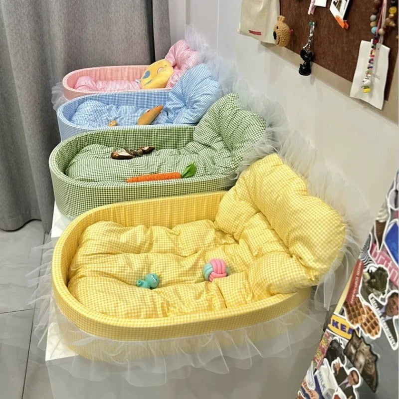 Lits Esprit Chat douillets pour animaux avec motif vichy, jupe en tulle et rembourrage en fibre confortable