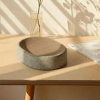 Lit griffoir Esprit Chat ovale en sisal beige avec bordure grise, design moderne pour le repos et le grattage du chat