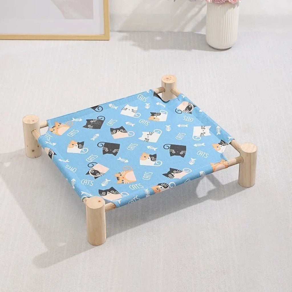 Lit hamac surélevé Esprit Chat en bois avec toile bleue à motifs de chats pour le confort de votre animal