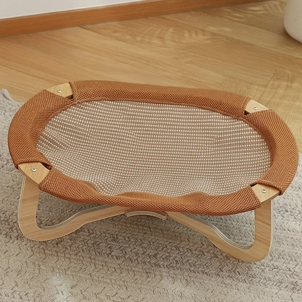 Lit rafraîchissant pour chat Esprit Chat avec structure en bois clair et hamac en maille respirante marron