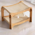 Lit superposé pour chat Esprit Chat en bois avec deux niveaux de griffoirs en sisal et pompons suspendus