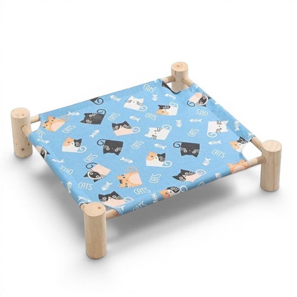 Lit surélevé pour chat Esprit Chat avec cadre en bois et toile bleue à motifs de petits chats et arêtes de poisson