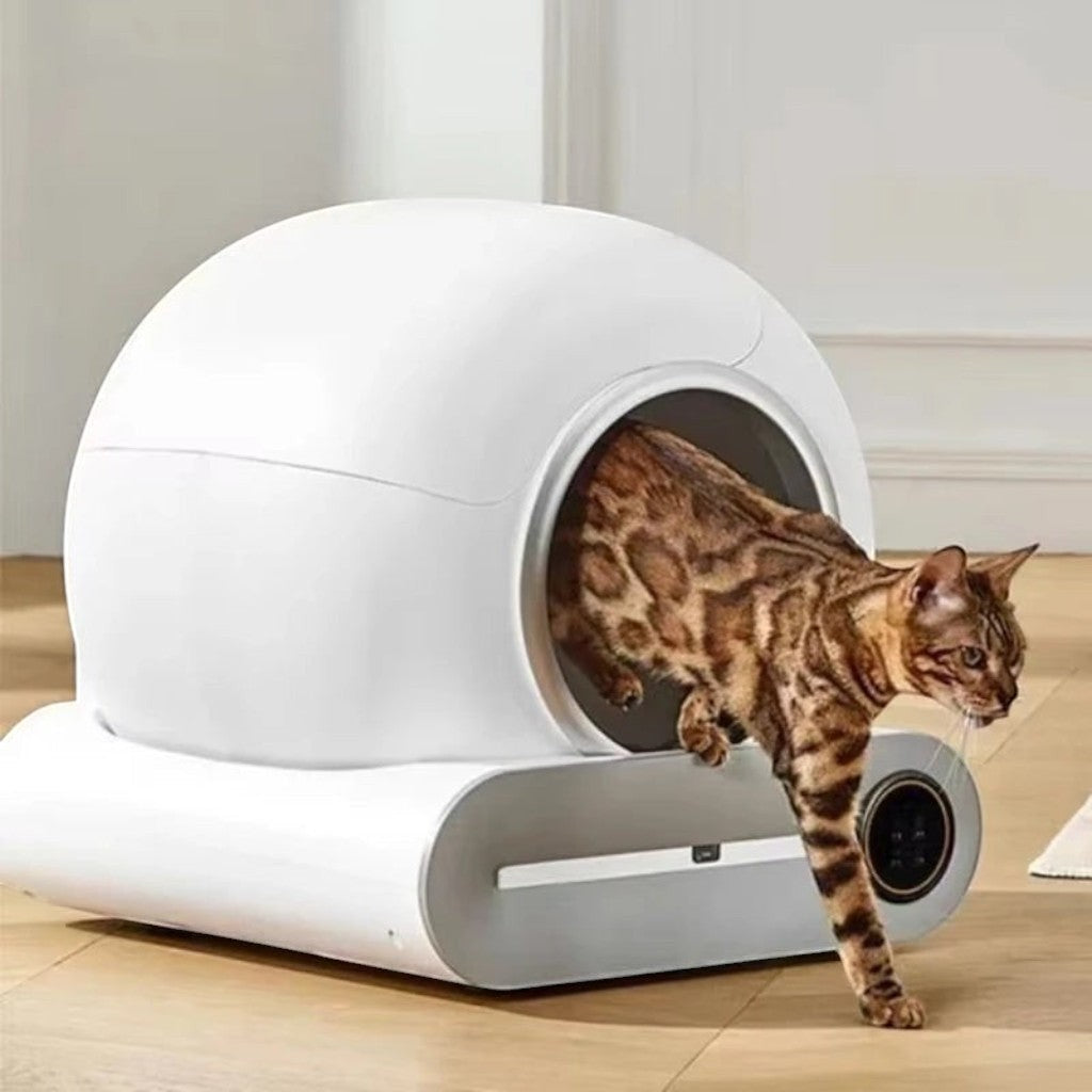 Litière pour chat Esprit Chat blanche, entièrement fermée, avec nettoyage automatique et contrôle par application.