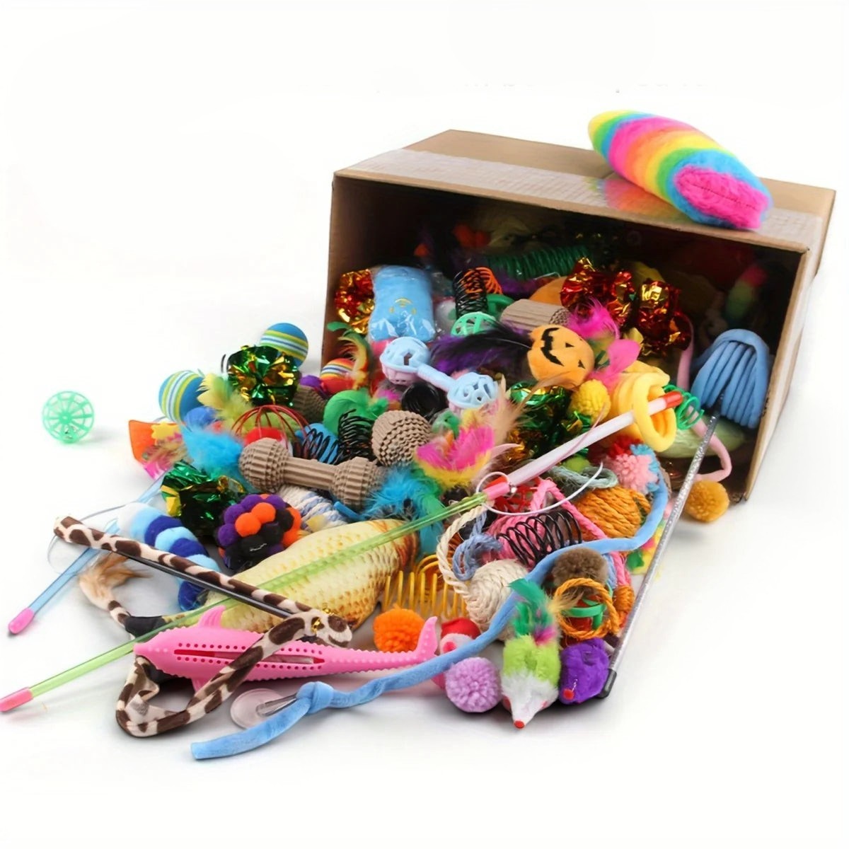 Grand carton Esprit Chat rempli d'un assortiment varié de jouets en peluche, balles, plumes et ressorts pour chats.
