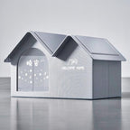 Maison pour chat Esprit Chat grise en forme de villa avec toit double pente et motifs d'étoiles sur la façade