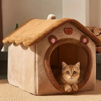 Maison pour chat Esprit Chat en forme de cabane beige avec motif ours, douce, respirante et lavable pour félin.