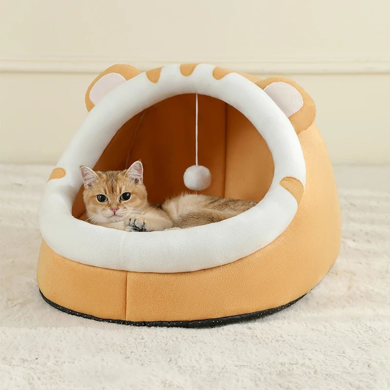 Maison pour chat Esprit Chat en coton beige en forme de tête de tigre avec un jouet suspendu pour le confort