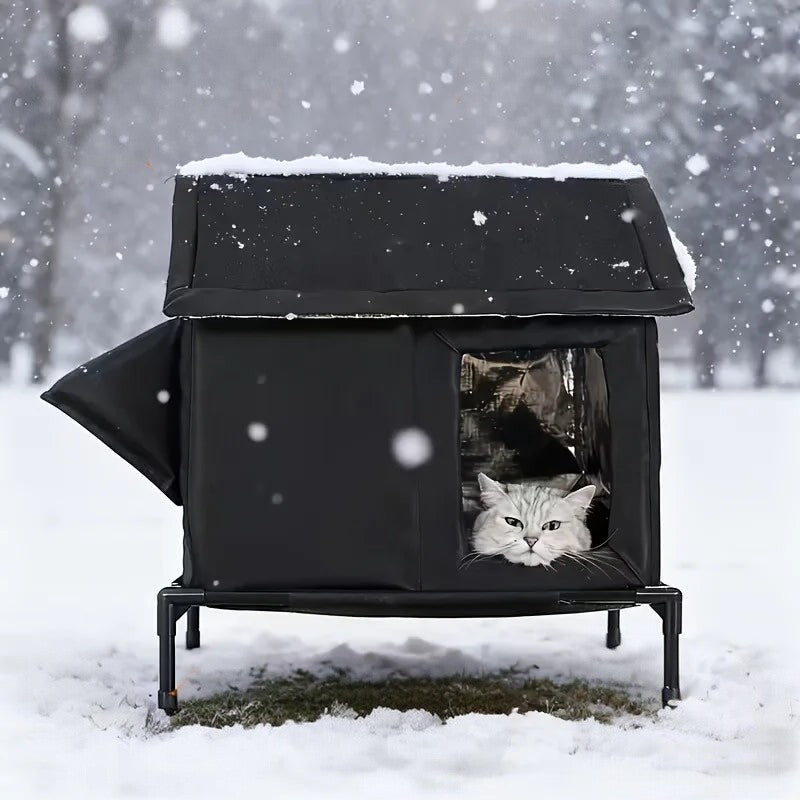 Maison pour chat Esprit Chat imperméable et isolée sur pieds, idéale pour l'extérieur en hiver sous la neige.
