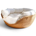 Panier rond en bambou tressé Esprit Chat avec coussin blanc moelleux, idéal pour chats et petits chiens.
