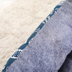 Grand panier pour chat Esprit Chat en fibre douce bleu avec motif imprimé et intérieur en peluche grise