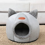 Panier grotte Esprit Chat gris en velboa doux avec oreilles de chat, idéal pour le confort et la chaleur des félins