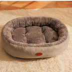 Panier nid Esprit Chat en peluche douce et tissu gris pour le confort des chiens et chats