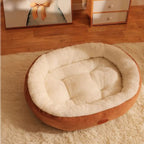 Panier nid Esprit Chat ovale en peluche douce marron et blanc pour le confort des chats et chiens