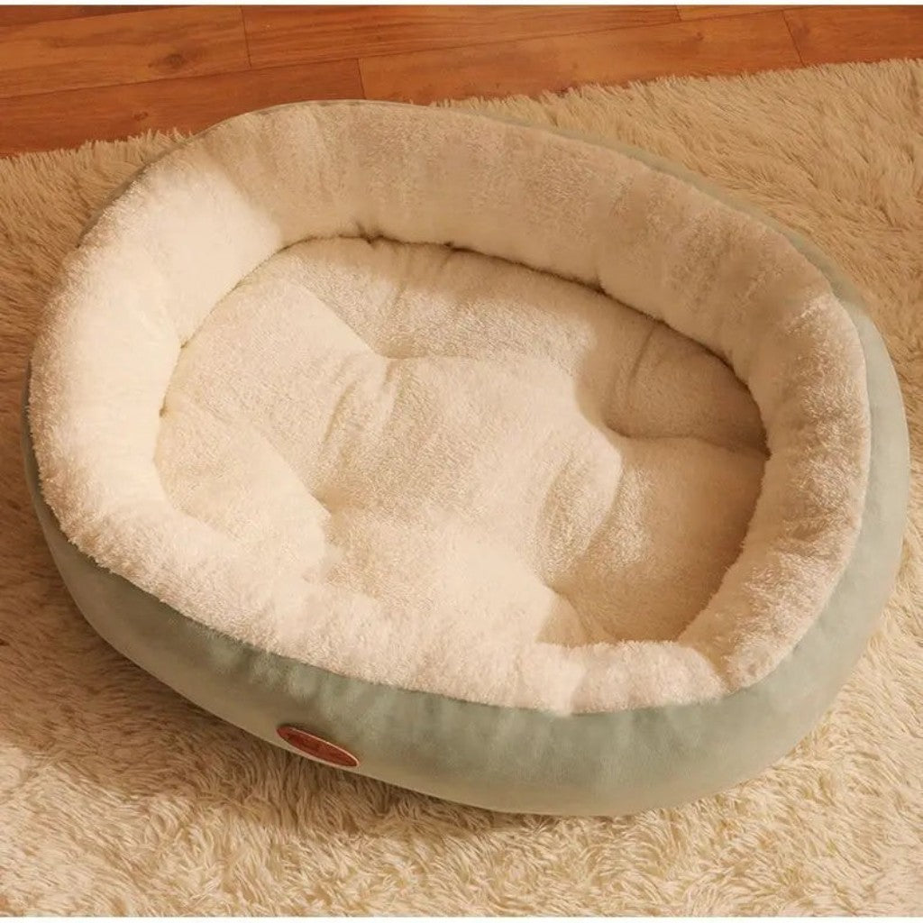 Panier nid Esprit Chat ovale en peluche douce vert pastel et blanc pour le confort de votre animal