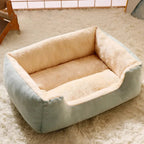 Panier Esprit Chat rectangulaire en peluche douce beige et vert pastel pour le confort de votre animal