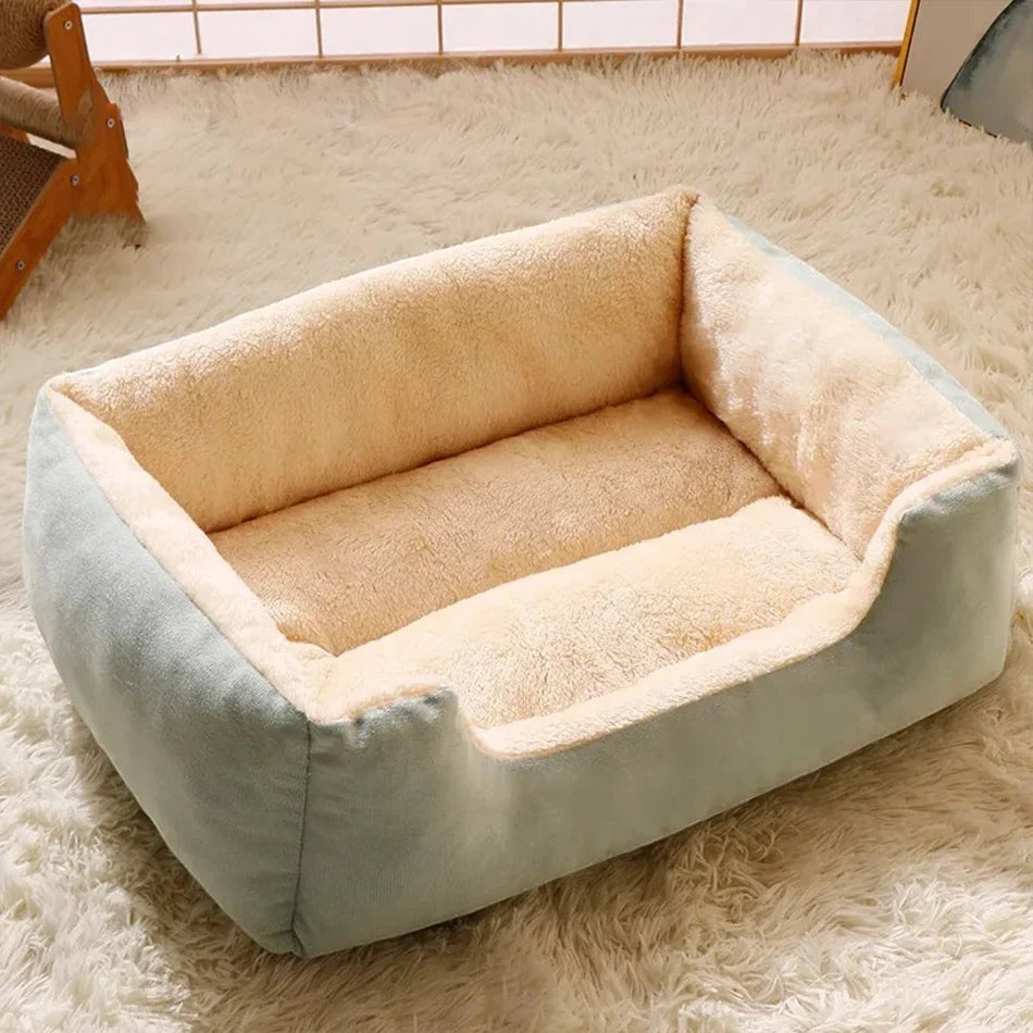 Panier Esprit Chat rectangulaire en peluche douce beige et vert pastel pour le confort de votre animal