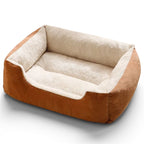 Panier Esprit Chat rectangulaire en peluche douce marron et beige pour le confort de votre animal