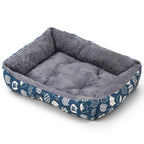 Panier pour chat Esprit Chat rectangulaire bleu avec motifs de chats et intérieur en peluche grise douce