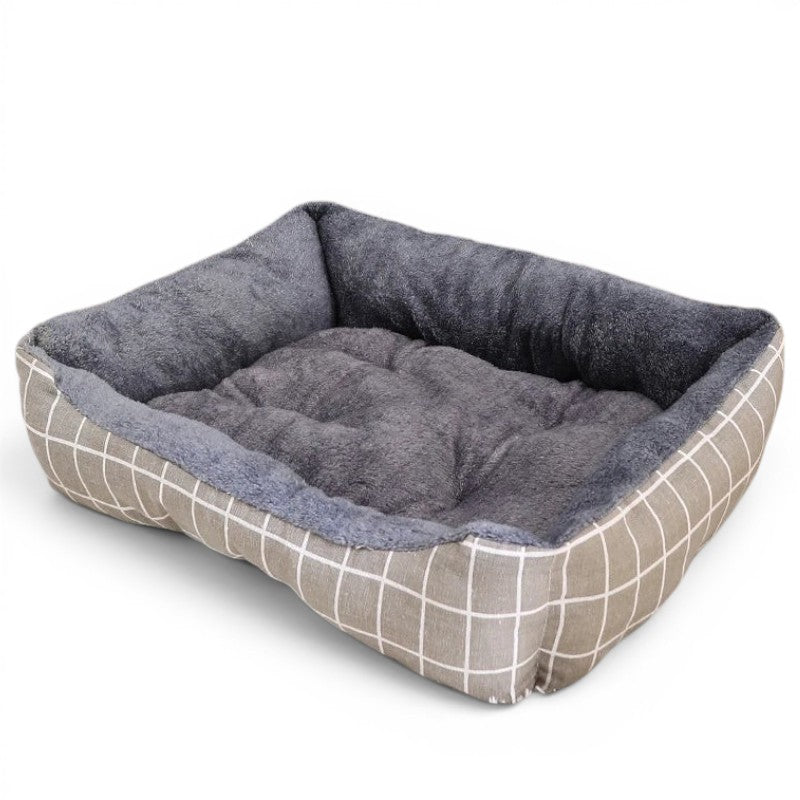 Panier Esprit Chat rectangulaire avec extérieur à carreaux beige et intérieur en peluche douce gris foncé