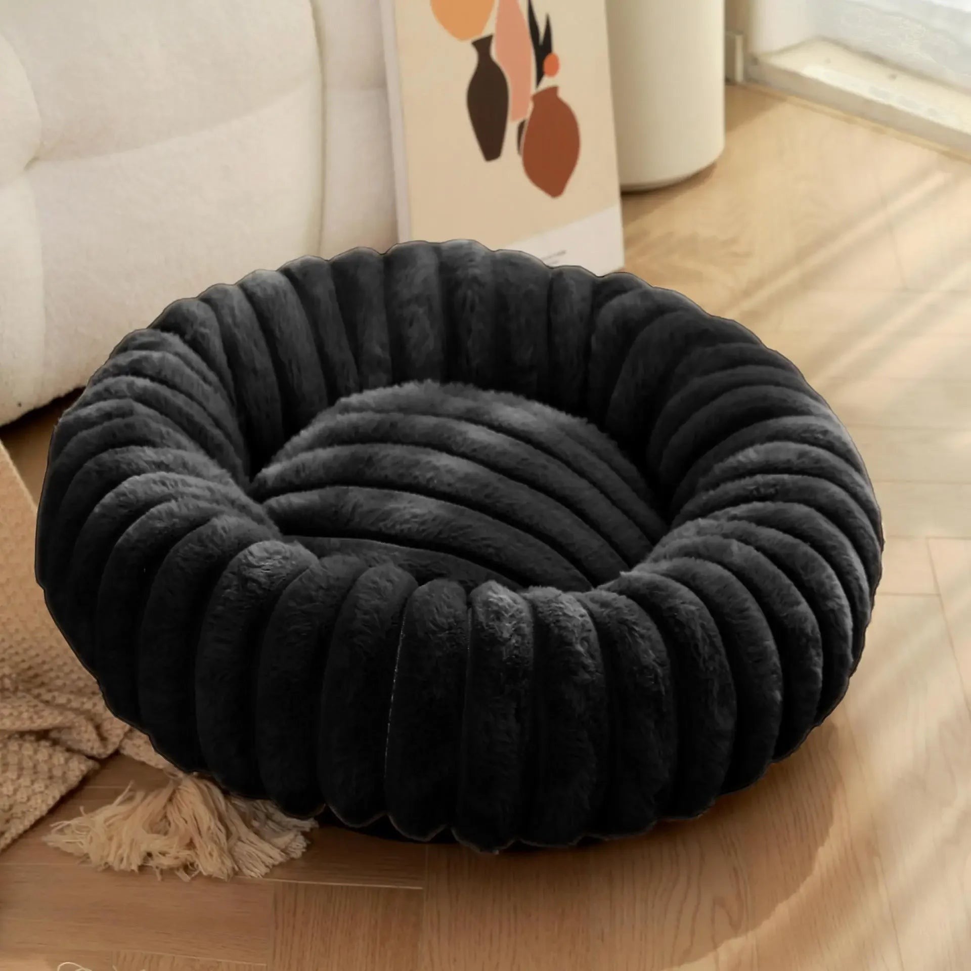 Panier rond noir Esprit Chat en peluche douce pour le confort et la chaleur des animaux de compagnie