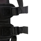 Détail des sangles et boucles réglables noires du sac à dos de transport Esprit Chat en nylon respirant