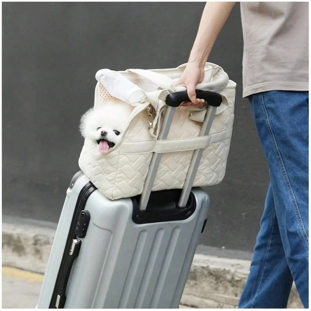 Sac de transport Esprit Chat beige en toile matelassée pour petit chien, fixé sur une valise à roulettes