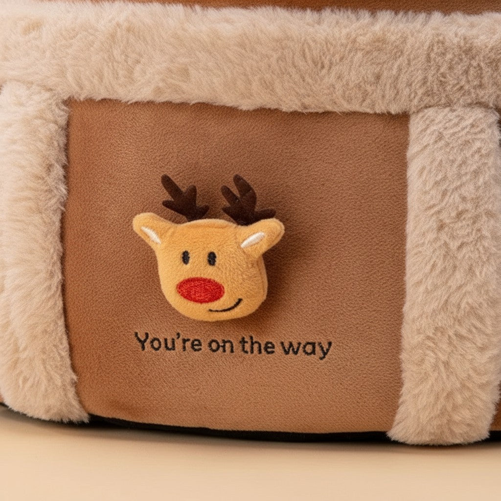 Sac de transport Esprit Chat en fausse fourrure beige avec motif renne de Noël brodé pour chaton