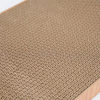 Siège griffoir pour chat Esprit Chat en carton ondulé robuste avec cadre en bois, idéal pour faire ses griffes.