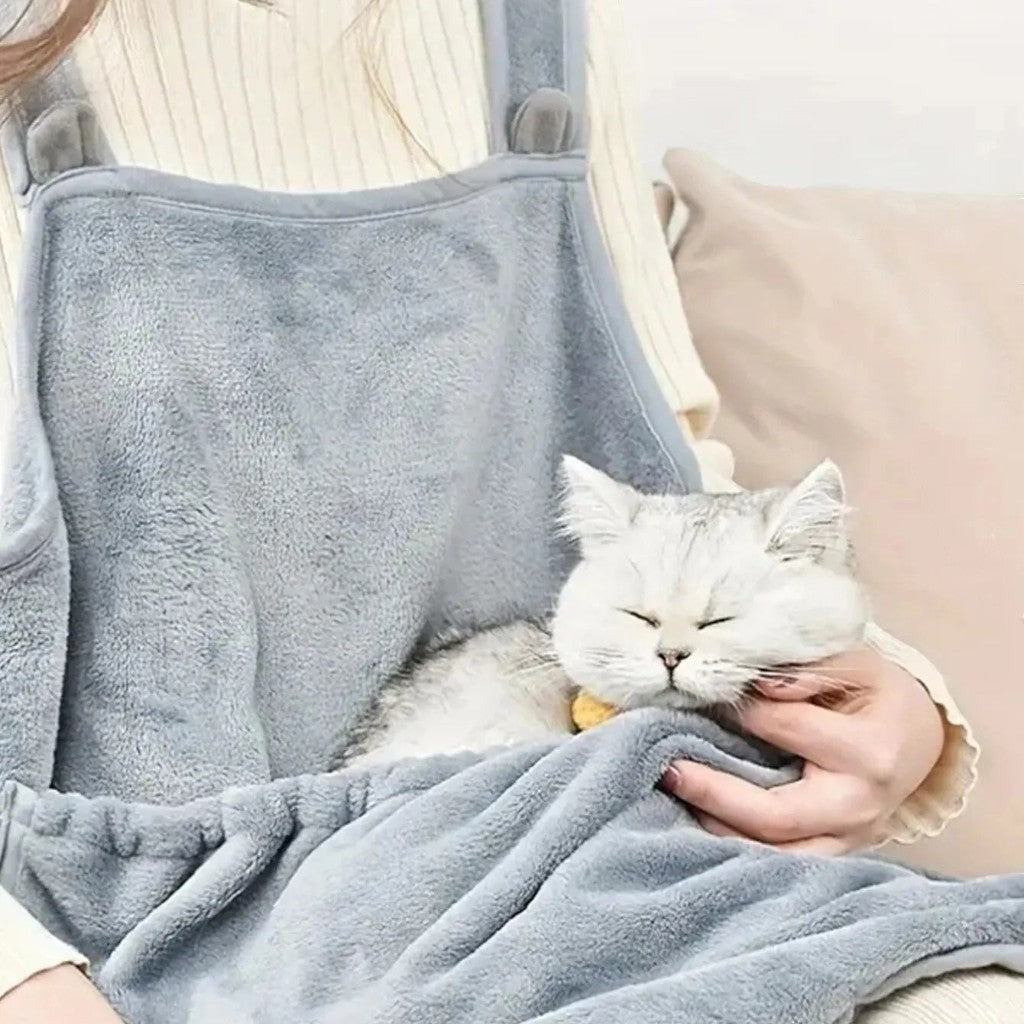 Tablier de transport Esprit Chat en coton gris doux pour porter un petit chat confortablement contre soi