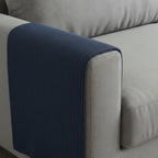 Tapis griffoir Esprit Chat bleu marine en nylon pour protéger l'accoudoir d'un canapé gris contre les griffes