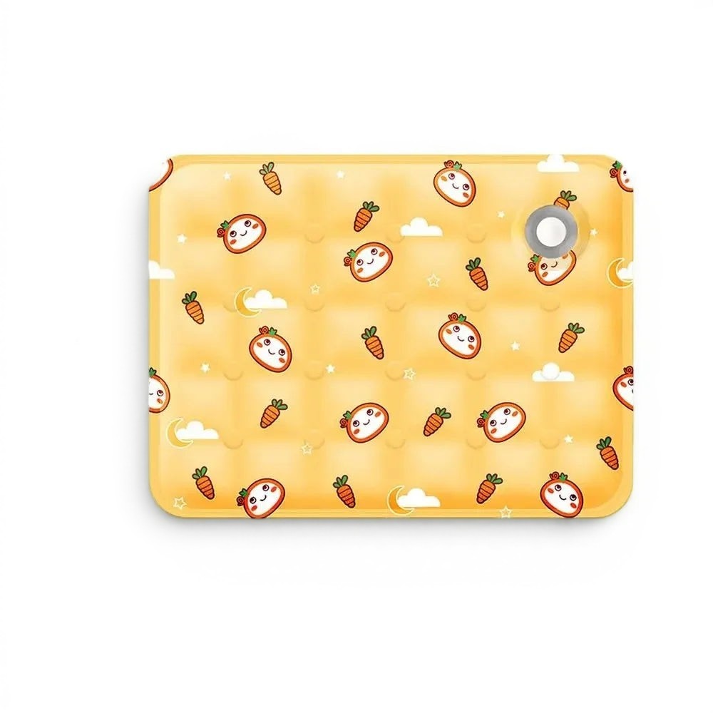 Tapis rafraîchissant Esprit Chat jaune avec motifs de carottes et visages souriants pour animaux