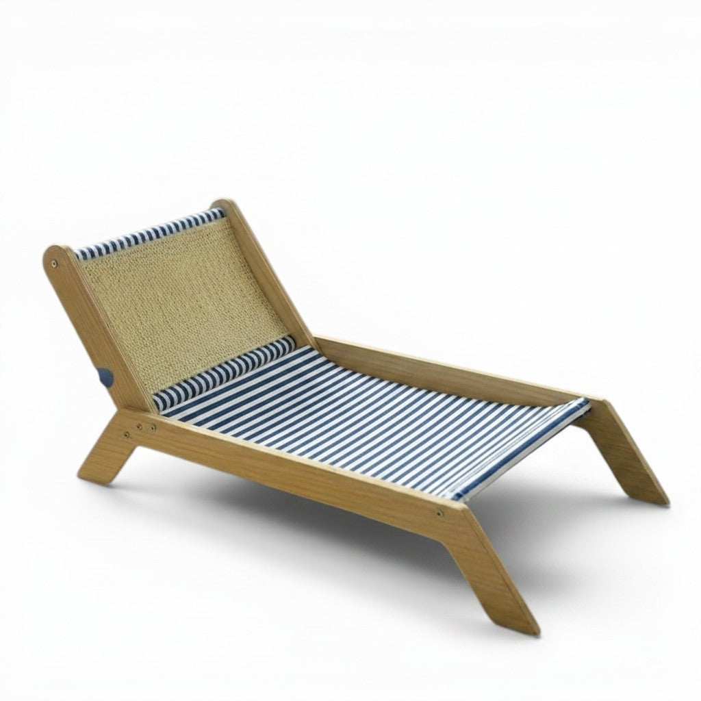 Transat pour chat Esprit Chat en bois avec toile rayée bleue et blanche et griffoir en sisal