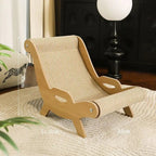 Transat griffoir pour chat Esprit Chat en bois avec surface en sisal beige, design ergonomique et moderne.