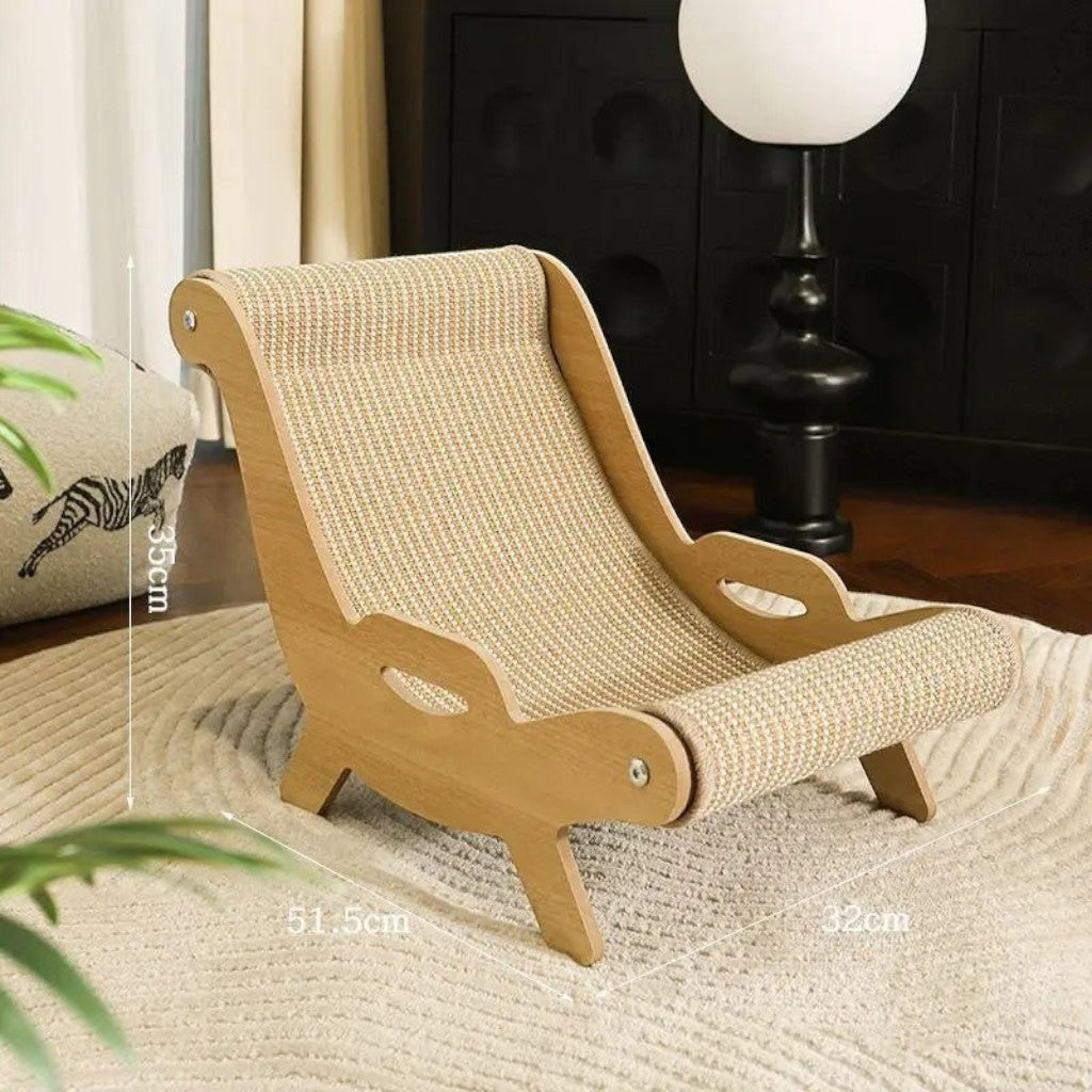 Transat griffoir pour chat Esprit Chat en bois avec surface en sisal beige, design ergonomique et moderne.