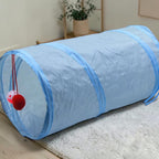 Tunnel à chat bleu en nylon Esprit Chat avec jouet suspendu, idéal pour le jeu et l'exercice de votre félin.