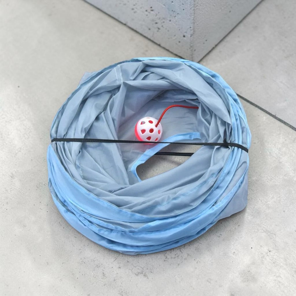 Tunnel à chat bleu pliable en nylon de Esprit Chat avec une balle de jeu suspendue pour divertir votre félin.