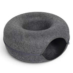 Tunnel pour chat Esprit Chat en feutre gris en forme de donut, confortable et moderne pour le repos et le jeu