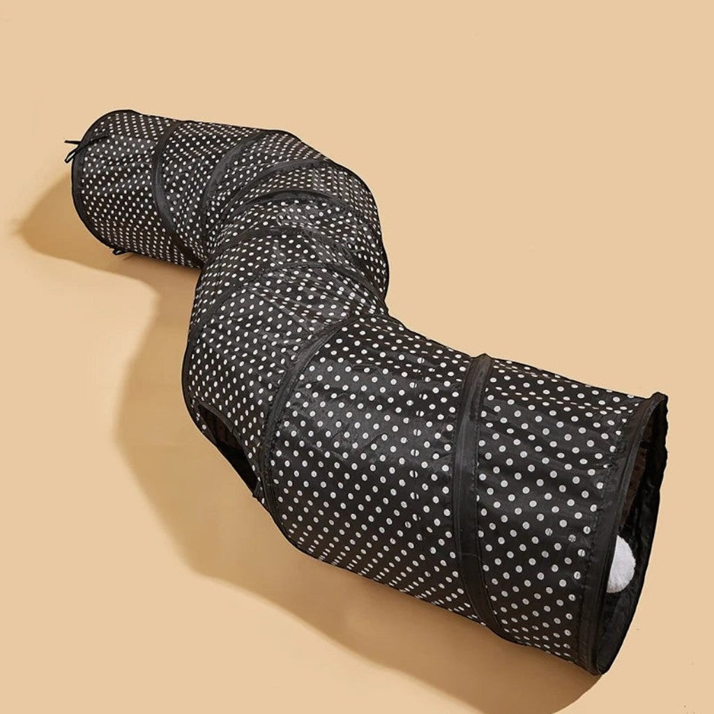 Tunnel de jeu pour chat Esprit Chat en polyester noir à pois blancs, pliable et amusant pour les félins.