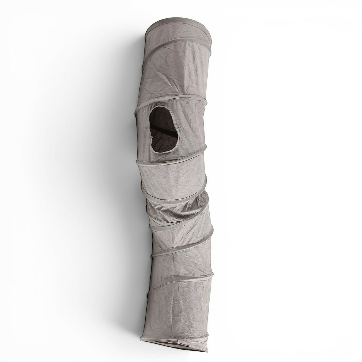 Tunnel pour chat pliable Esprit Chat en suédine grise avec ouverture latérale, idéal pour le jeu et la cachette.